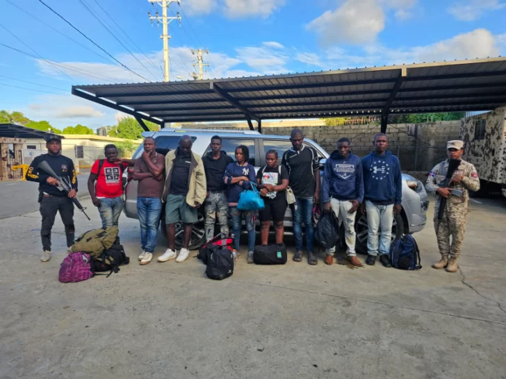 **Cesfront arrête 11 Haïtiens en situation migratoire irrégulière à Monte Cristi. Acento