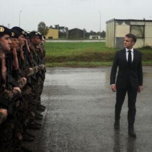 La France entraîne et équipera entièrement une brigade🇺🇦, 155e brigade d’Anne de Kyiv. Honorés d’avoir pu saluer nos soldats sur le terrain d'entraînement à l’occasion de la visite d’@EmmanuelMacron,@rustem_umerov et @SebLecornu. Photos du 9 octobre 2024, Ambassade d'Ukraine en France