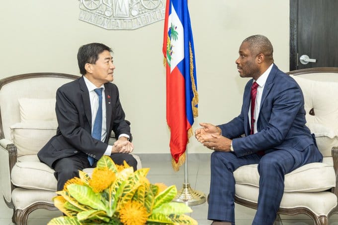 S.E.M. HU Cheng-Hao, Ambassadeur de la République de Chine (Taïwan), a rendu une visite de courtoisie à M. Jean-Victor Harvel Jean-Baptiste, Ministre des Affaires Étrangères et des Cultes. Les échanges ont porté sur le renforcement des liens d’amitié et de coopération entre nos deux nations, avec une attention particulière aux domaines d’intérêt commun.@MAE_Haiti