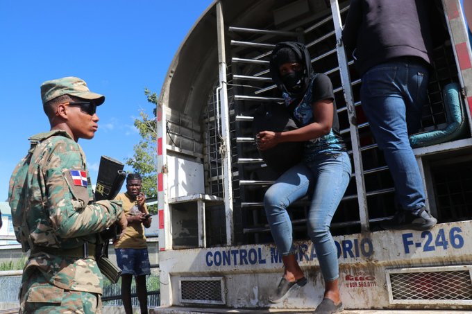 Un gran número de haitianos ha decidido retornar a su país de forma voluntaria, según Migración Crédit: @ListinDiario #ListínDiario