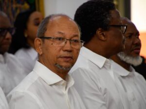 Prezidan Konsèy Prezidansyèl Tranzisyon (KPT) ki se Leslie Voltaire ak Konseye-Prezidan yo, Premye minis Alix Didier Fils-Aimé ak manm nan Gouvènman li an, Anbasadè ki akredite nan peyi a, te patisipe nan yon mès pou rann omaj ak tout moun ki te mouri nan tranbleman tè 12 janvye 2010 la. Photo de @PrésidenceHT