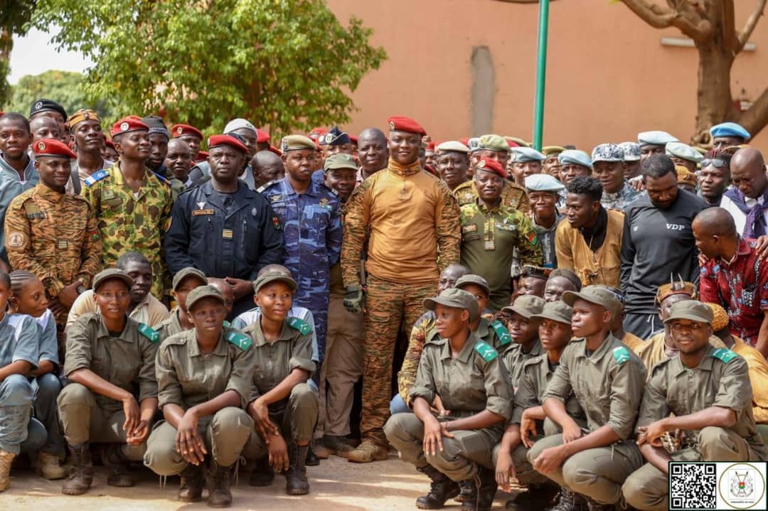 apitaine-Ibrahim-Traore, le 1 novembre 2024, il rendait hommage aux devanciers lors du 64 e anniversaire des forces armées nationales