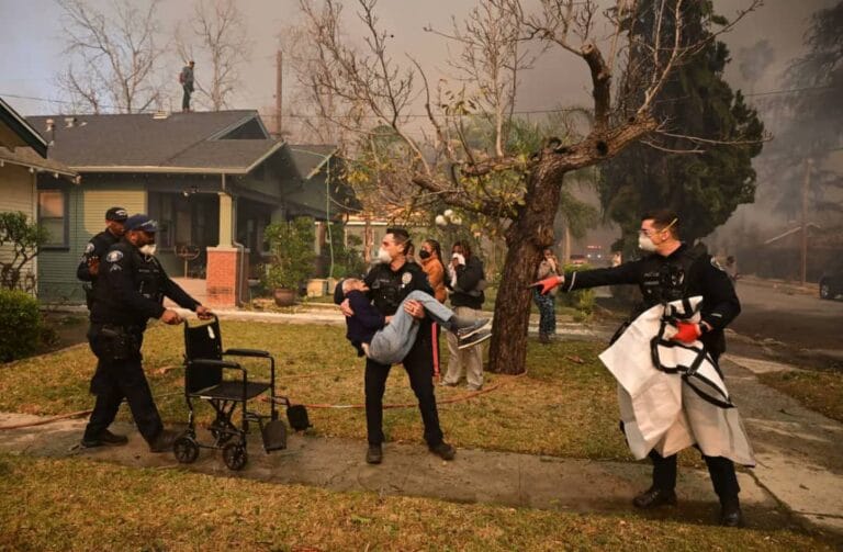 Incendies à Los Angeles : le vent faiblit, mais les critiques envers les secours s'intensifient. Photo-de-@AJEnglish-@anbamapouH